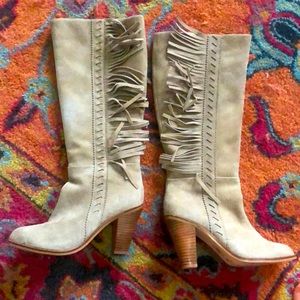 Splendid suede knee high boots with fringe.